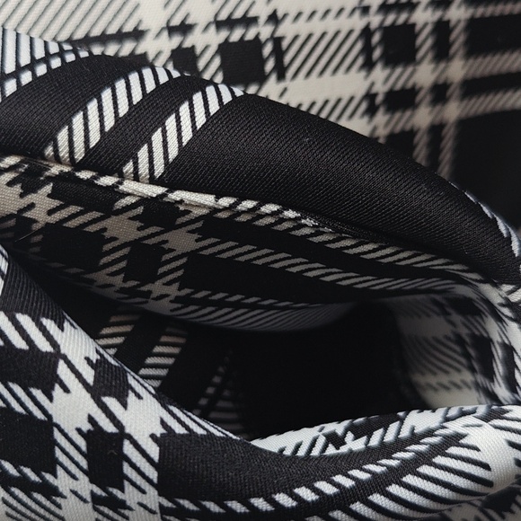 Hot topic plaid skater skirt - Picture 2 of 4